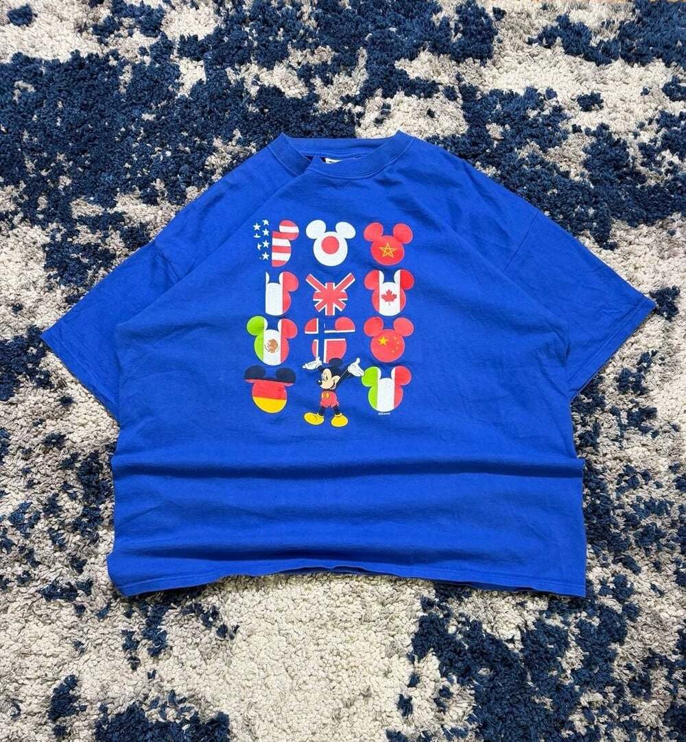 Walt Disney World Epcot Vintage Tee Mickey Mouse and International Flags Design